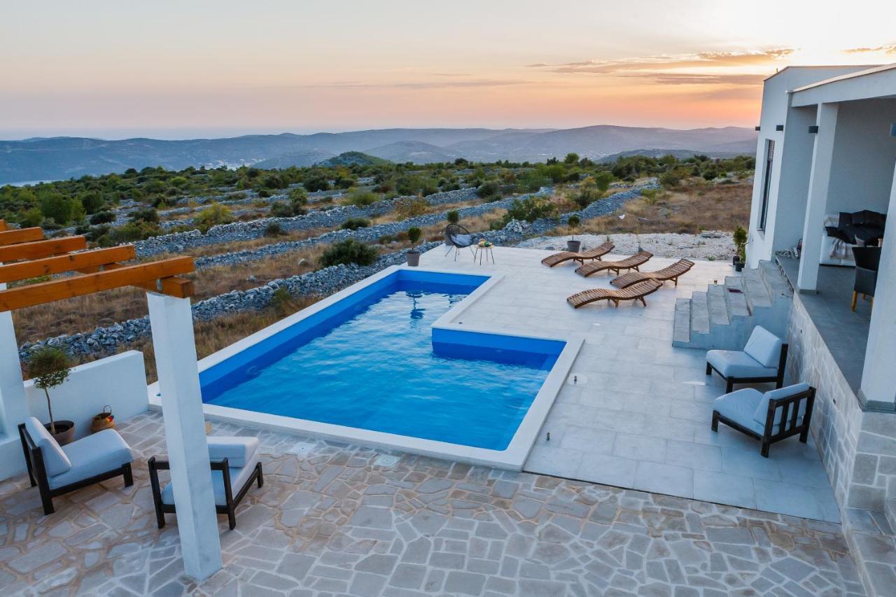 Villa Zlatno Sunce In The Hills Near Trogir Vrsine Exterior foto