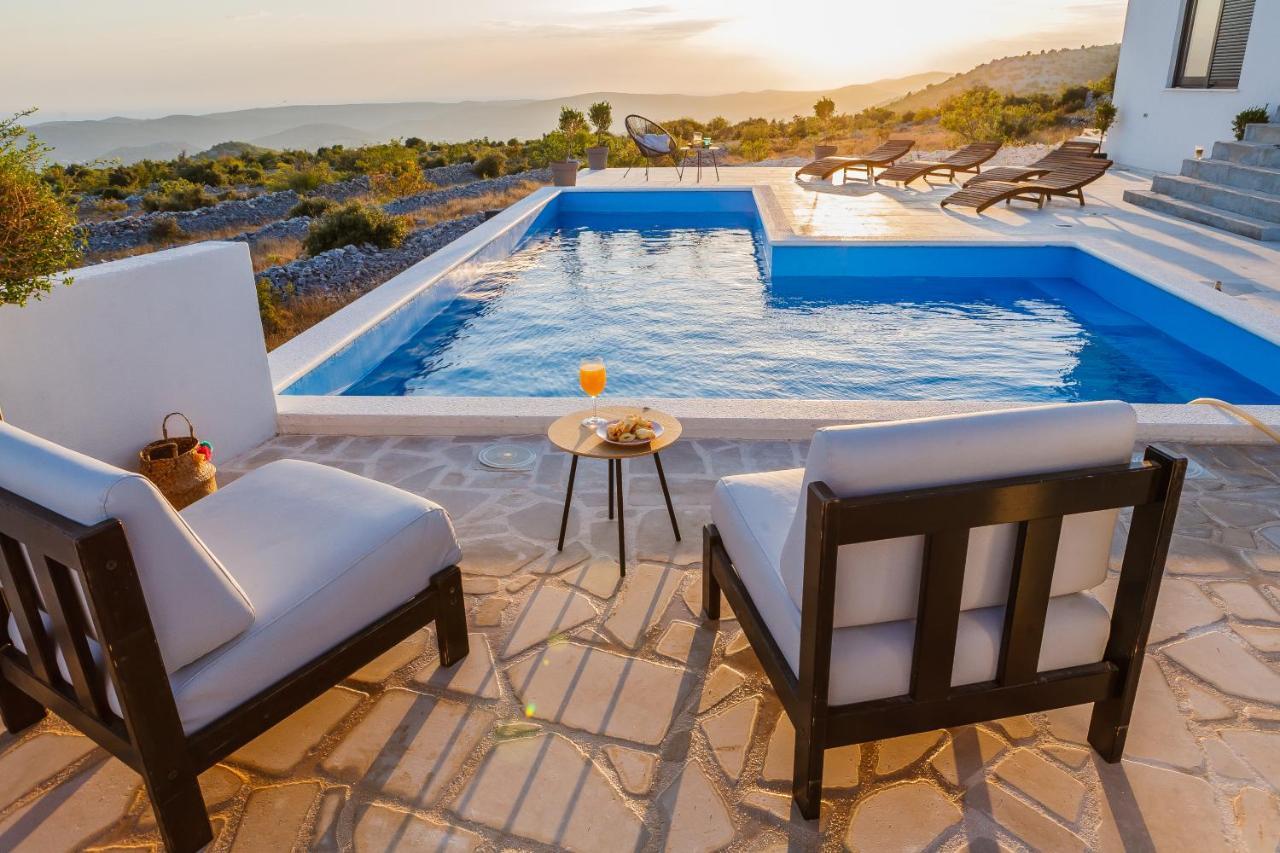 Villa Zlatno Sunce In The Hills Near Trogir Vrsine Exterior foto